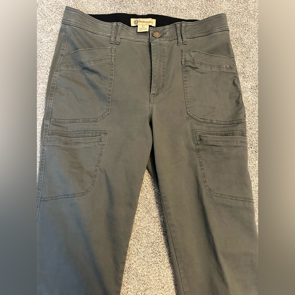 Democracy Sage Green cropped Cargo Pants  Size 12 - Picture 6 of 10
